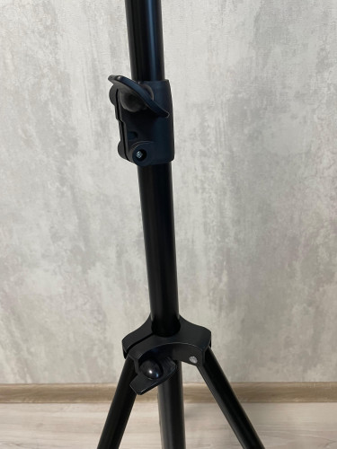 Усиленный штатив трипод трехсекционный регулируемый от 94 до 280 см 