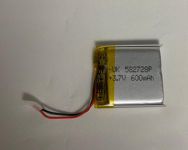 Универсальный аккумулятор 3.7V 600mAh (батарейка 582728P)