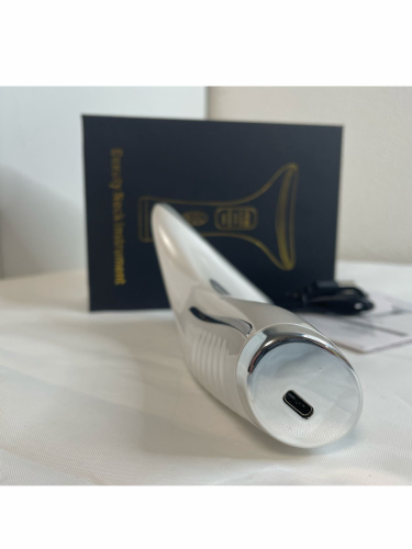 Электрический массажер микротоковый  для лица и шеи с LED-терапией